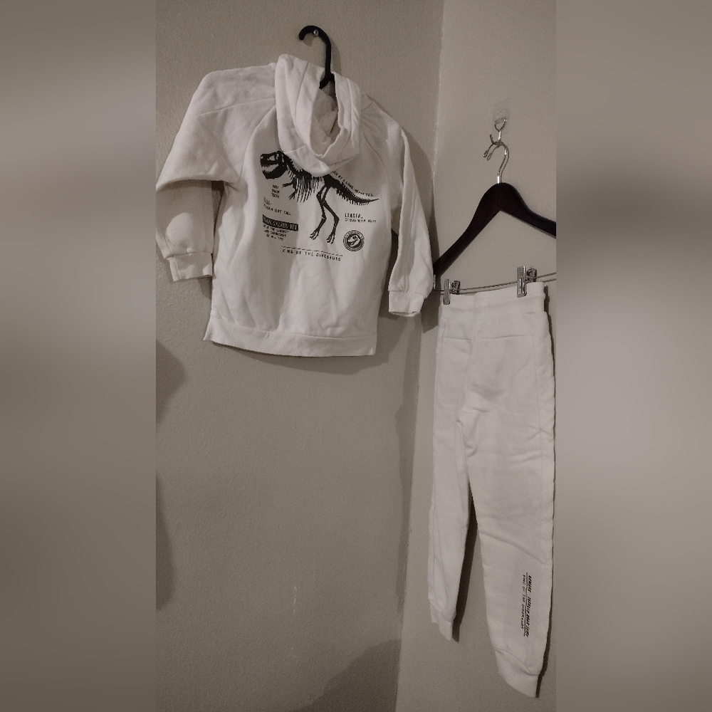 2 piece boys off-white jogger set - Picture 7 of 8